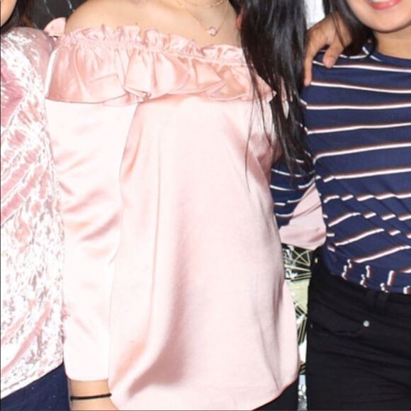 Forever 21 Silky Pink Off Shoulder Classy Femme Girly Top Ruffled Blouse - Picture 2 of 6
